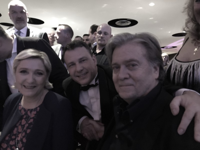 2018 : Steve Bannon avec Marine Le Pen