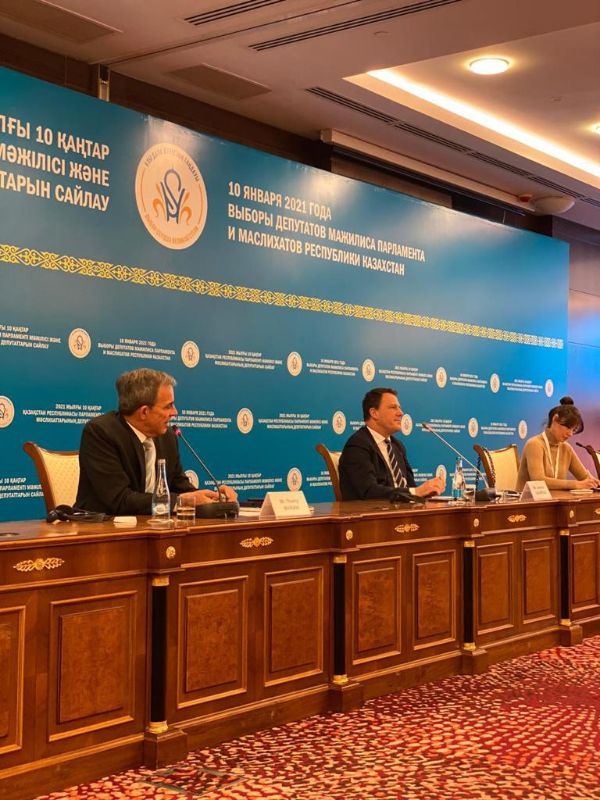 Conférence de presse à la suite des élections législatives kazakhes