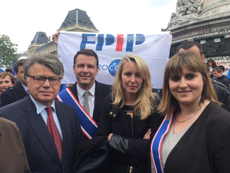 2016 : Manifestation pour la Police nationale avec Marion Maréchal Le Pen et Gilbert Collard