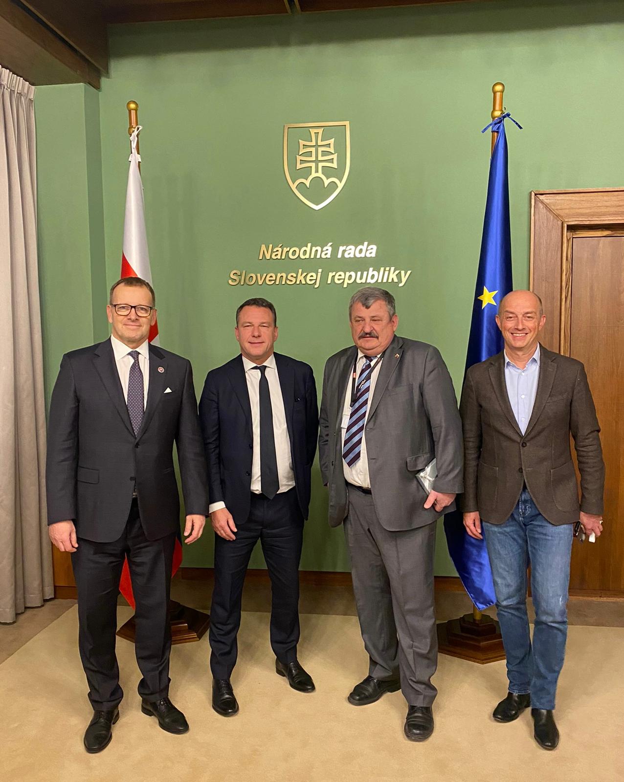 Slovaquie : rencontre avec Boris Kollàr, président du parlement, Anton Hrnko, ancien député et Ludovit Goga, député slovaque du parti Sme Rodina